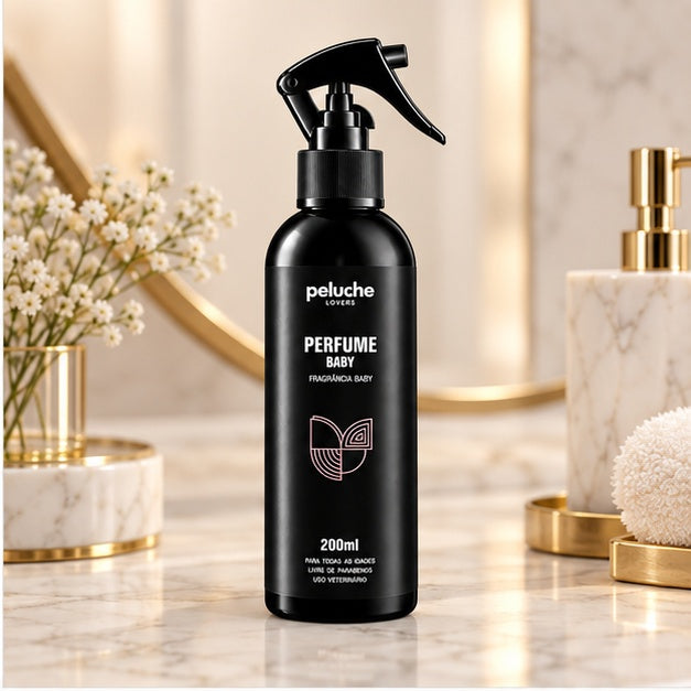 Perfume Baby Peluche 200 ml em cenário premium