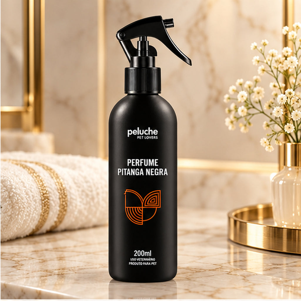 Perfume Pitanga Negra Peluche 200 ml em cenário premium